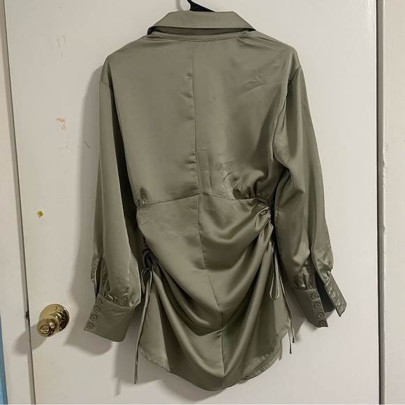 High-Class Ruched Button-Front Shift Dress - Picture 5 of 8